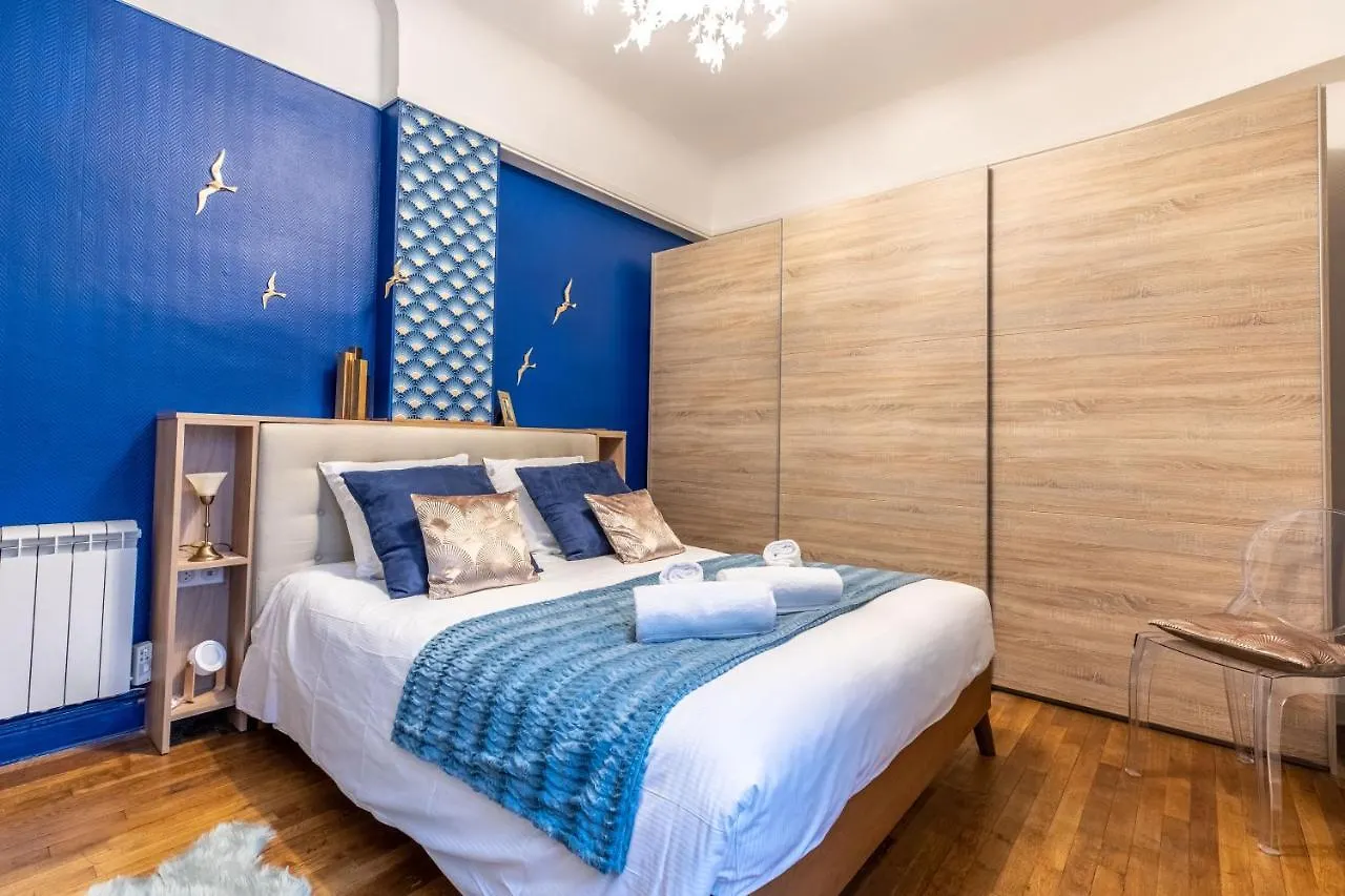 International Rosa Blue - Design - Centre Ville - Ancien Palace Vichy 0*,  France
